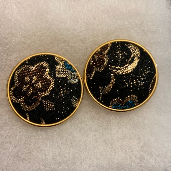 💜Vintage Gold-tone Floral Needle Point Clip on earrings - Picture 1 of 3